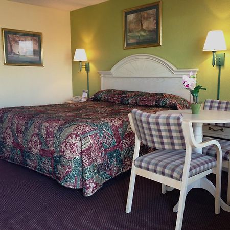 Holiday Terrace Inn - Пиджен-Фордж Экстерьер фото