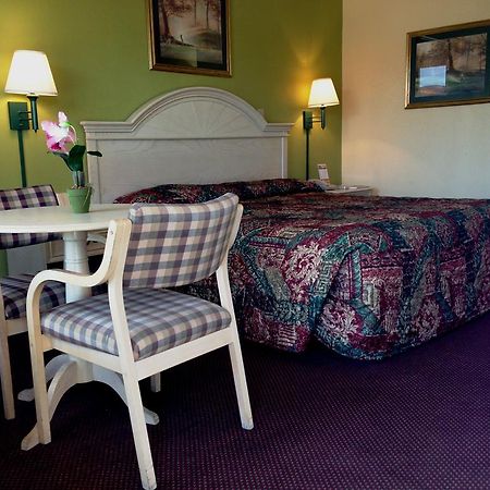 Holiday Terrace Inn - Пиджен-Фордж Экстерьер фото
